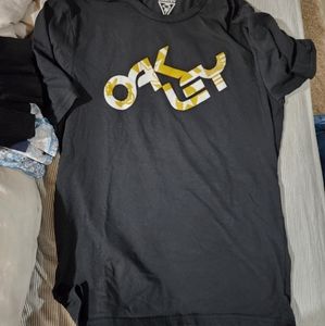Mens Oakley tshirt